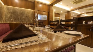 2 restaurants, breakfast served, Indian cuisine