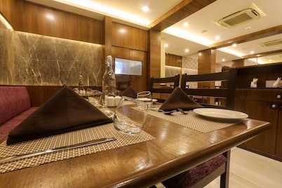 納西克蘭花 IRA 飯店