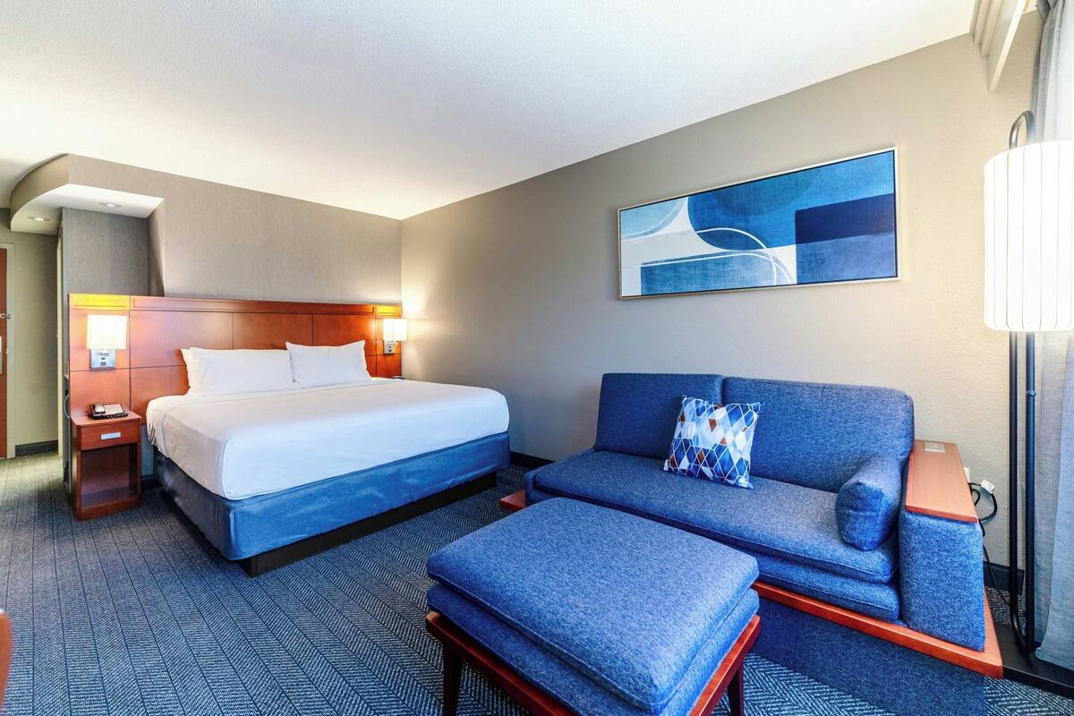 Premium bedding, down duvets, pillow-top beds, desk