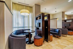 Breakfast and dinner served