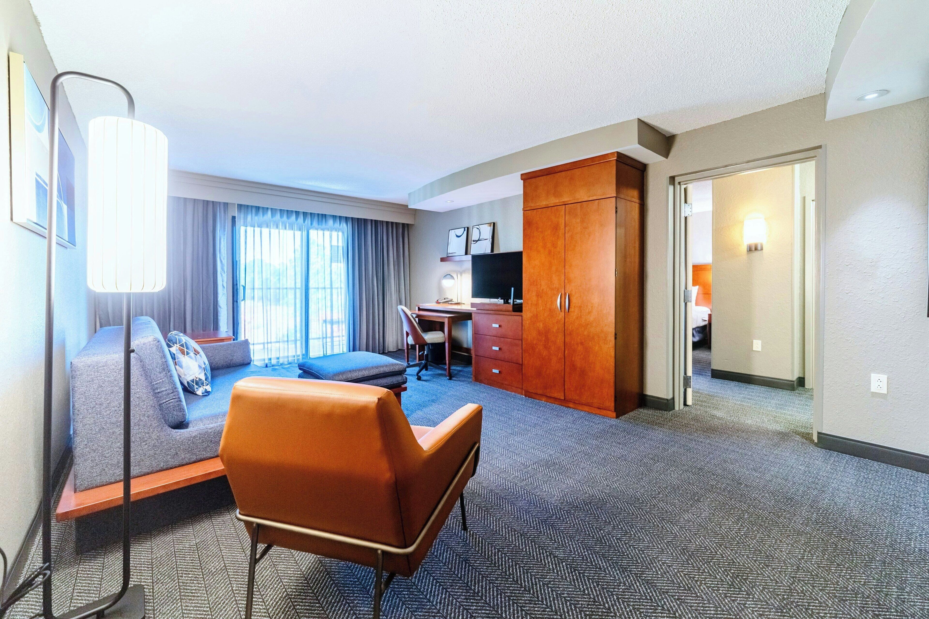 suite, 1 bedroom, non smoking, balcony | premium bedding, down duvets, pillow-top beds, desk