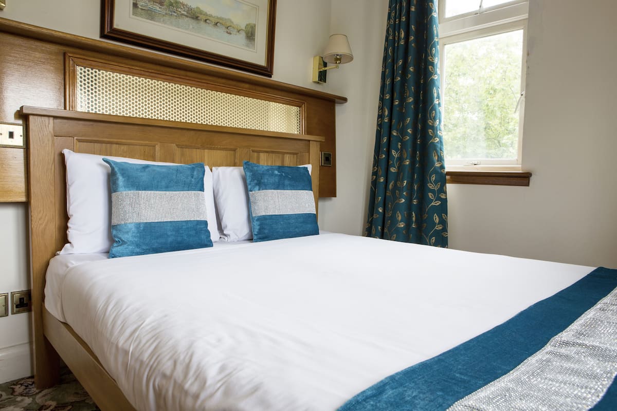 Apartment, 1 Bedroom | 2 bedrooms, iron/ironing board, free WiFi, bed sheets