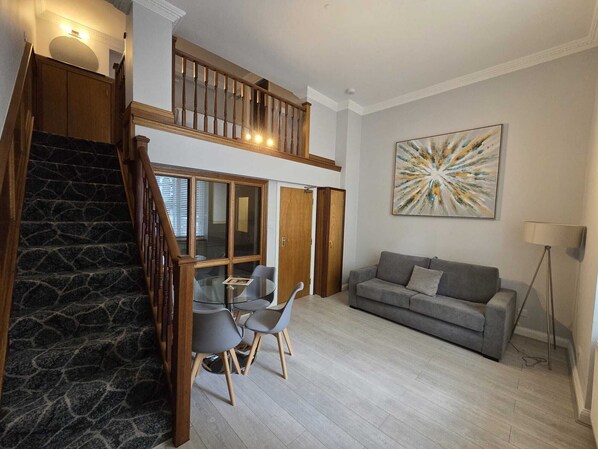 Studio | Iron/ironing board, WiFi (free), bed sheets - Aspen Apartments (London)