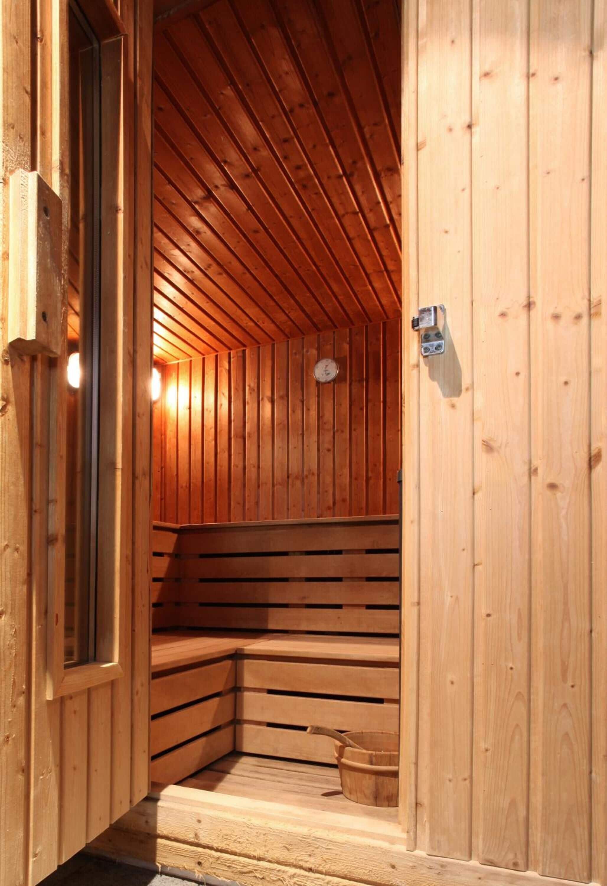 sauna, hot tub, steam room