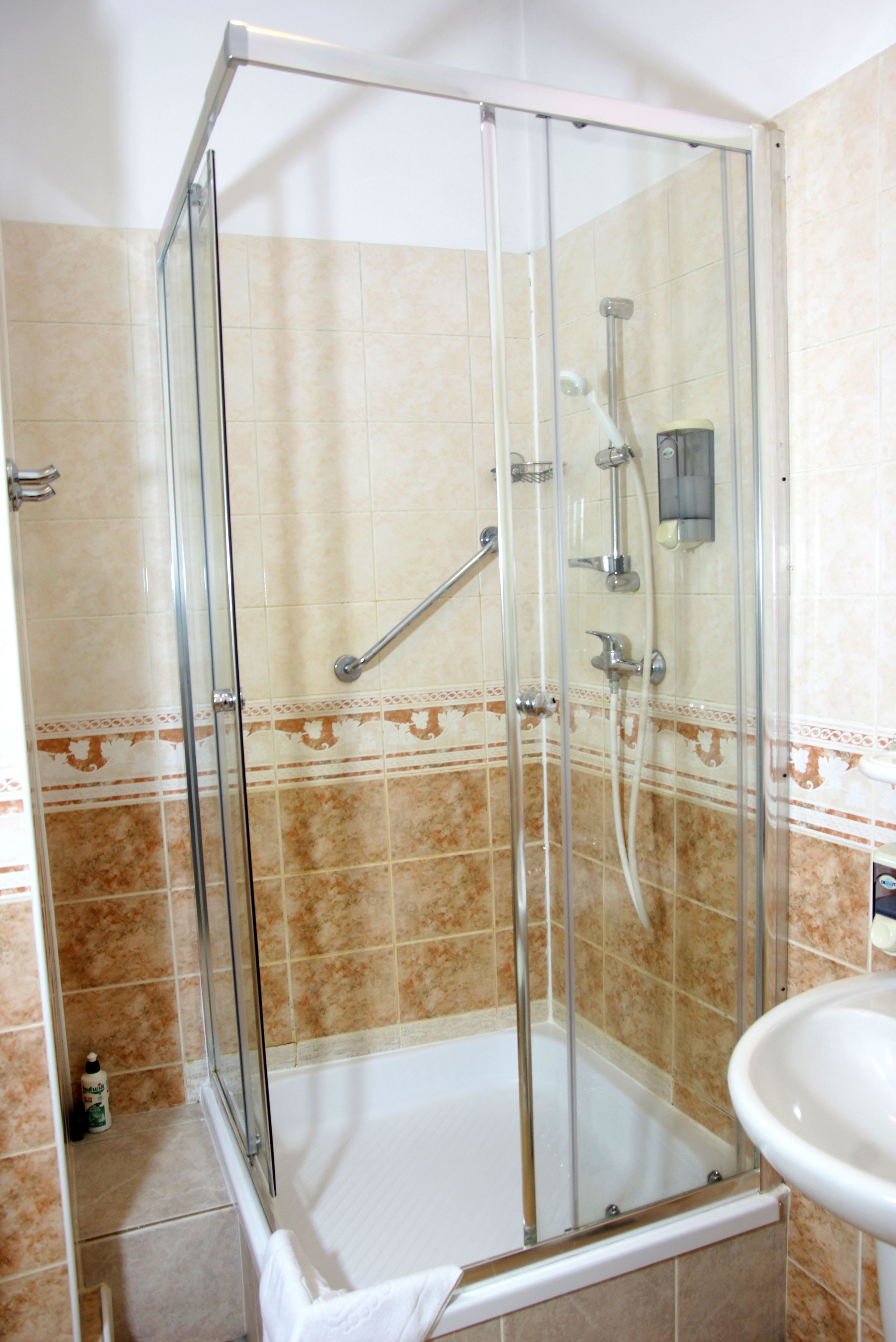 standard single room, 1 single bed, city view | bathroom | shower, free toiletries, towels