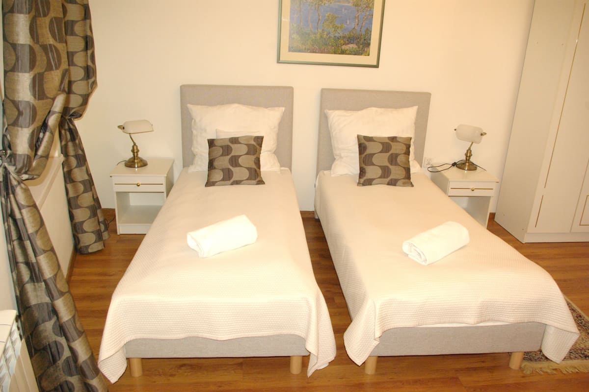 Standard Double Room, City View | Desk, iron/ironing board, rollaway beds, free WiFi