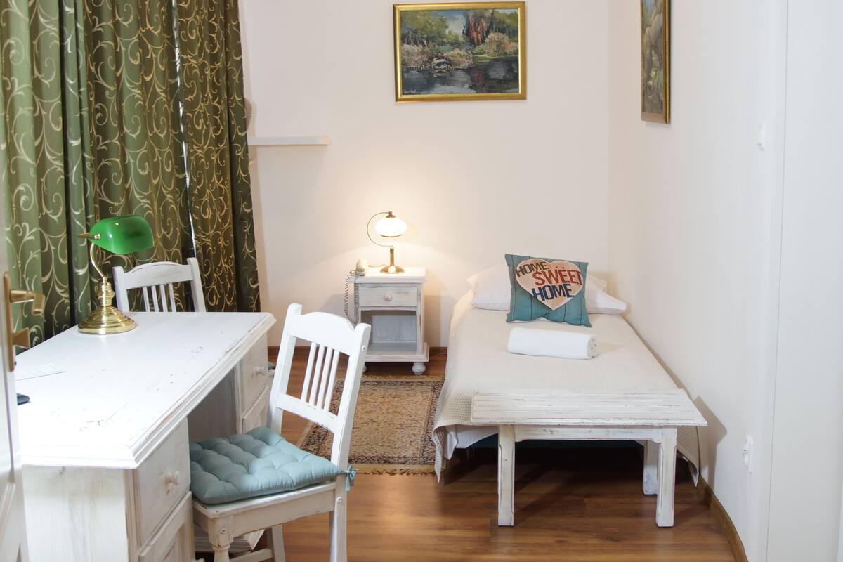 Standaard eenpersoonskamer, 1 eenpersoonsbed | Een bureau, een strijkplank/strijkijzer, extra bedden (toeslag)