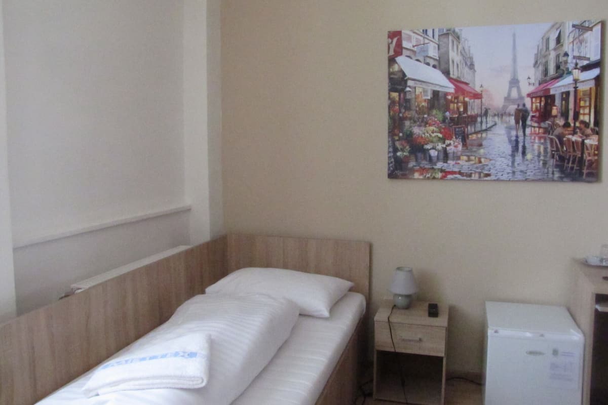 Single Room | In-room safe, desk, free WiFi, bed sheets