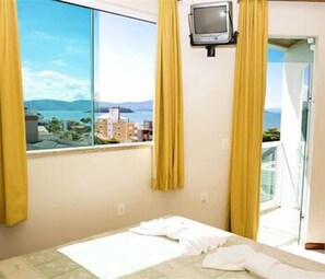 Minibar, caja de seguridad en la habitación y wifi