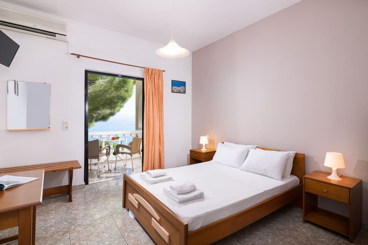 Studio, Sea View (double) | Iron/ironing board, rollaway beds, free WiFi, bed sheets