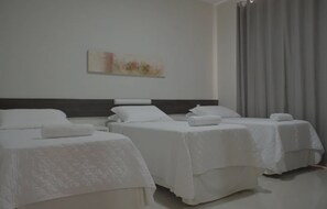 Habitació triple Deluxe | Caixa forta a l'habitació i wifi gratuïta 
