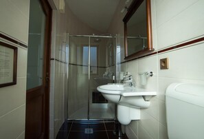 Bathroom - Pension Brasovu' Vechi (Brasov)