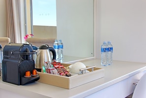 Suite Luxe, 1 chambre, baignoire, vue mer | Draps en coton égyptien, literie de qualité supérieure, minibar