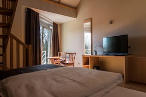 Premium bedding, desk, blackout curtains, soundproofing - Park Hotel Kelmis (Kelmis)