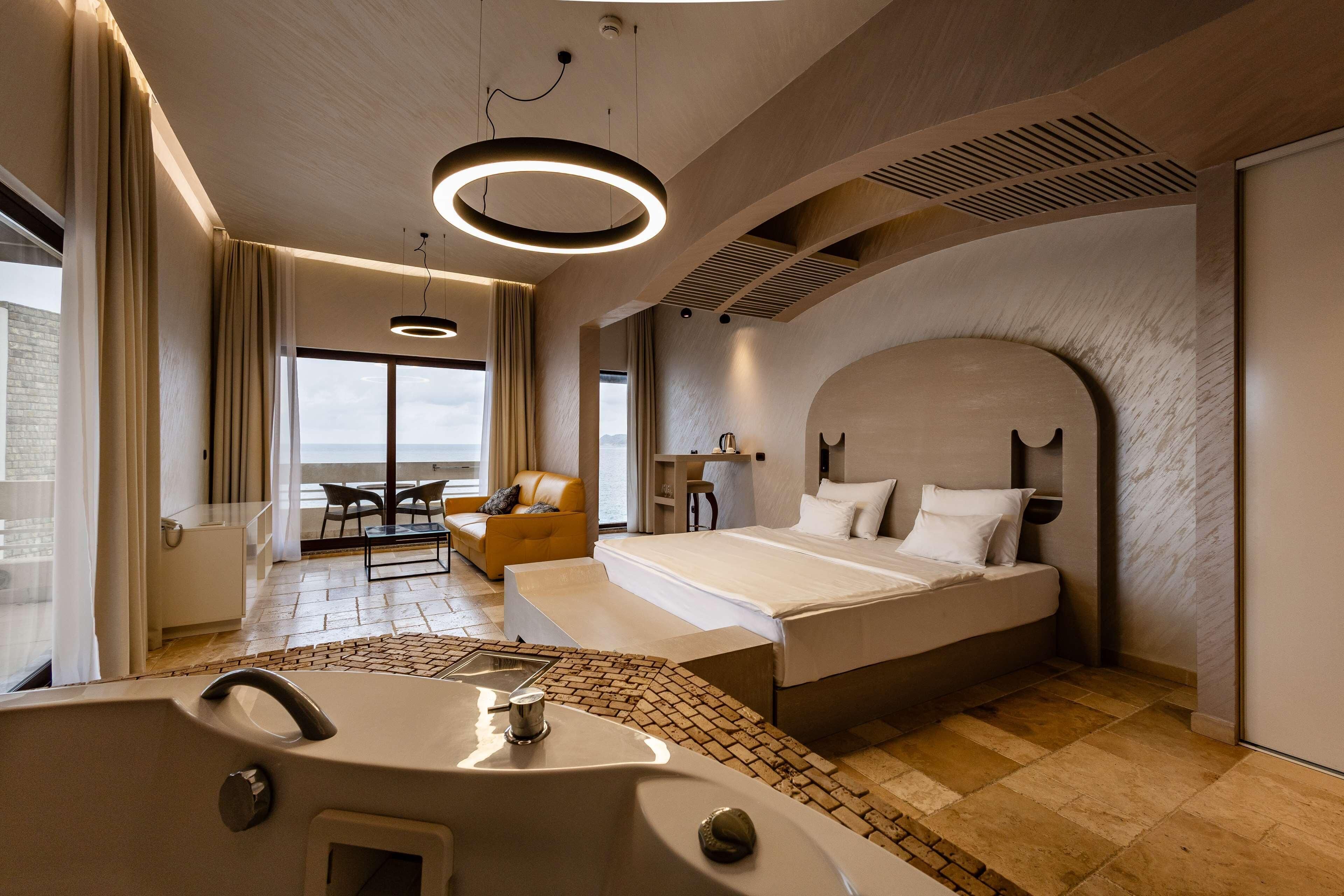 Minibar, in-room safe, desk, iron/ironing board