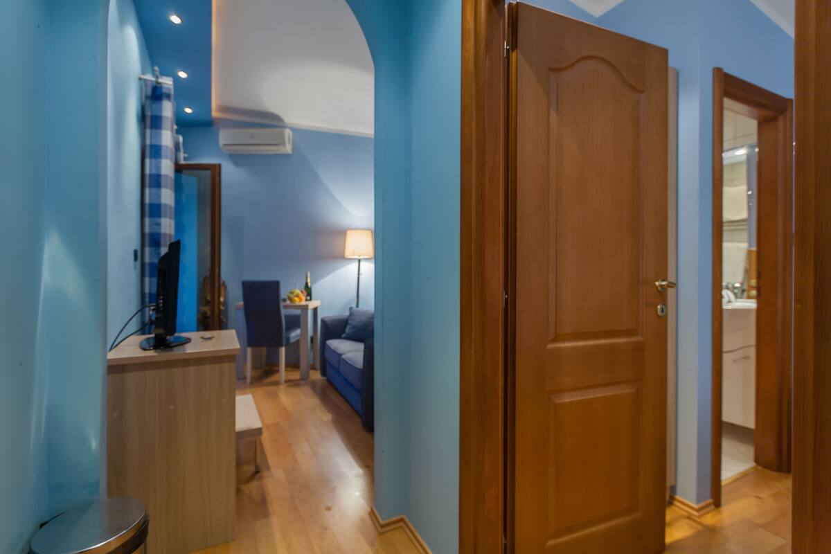 Standard-Apartment | Minibar, Zimmersafe, Schreibtisch, Bügeleisen/Bügelbrett