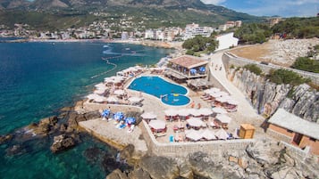 2 outdoor pools, free pool cabanas, pool umbrellas