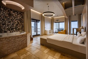 Minibar, in-room safe, desk, iron/ironing board - Radisson Resort Ruza Vjetrova (Bar)