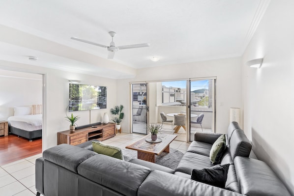 Apartment, 3 Bedrooms | Living area
