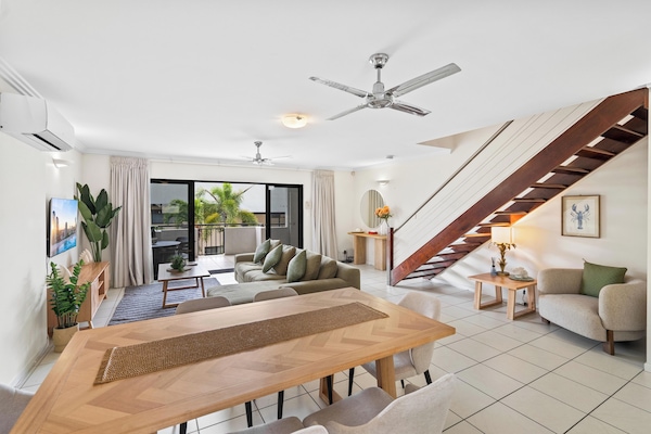 Apartment, 2 Bedrooms | Living area