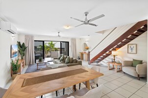 公寓, 2 间卧室 | 起居区 | 平板电视