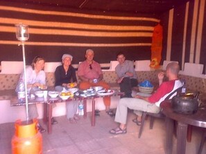 Tägliches inbegriffenes Frühstücksbuffet