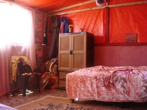 Tent for 2 people | In-room safe - Mountain Village Desert Tourist Camp - Wadi Rum - Jordan (Wadi Rum)
