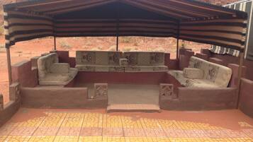 Tent for 6 people | In-room safe