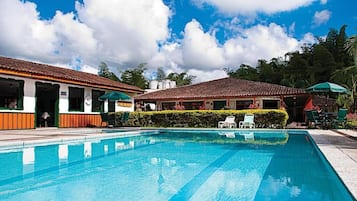 Outdoor pool, pool umbrellas, sun loungers