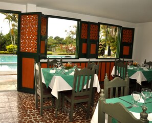 Breakfast, lunch and dinner served - La Floresta Hotel Campestre (Armenia)