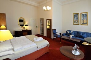 Junior suite | Een bureau, babybedden (toeslag), extra bedden (toeslag), gratis wifi