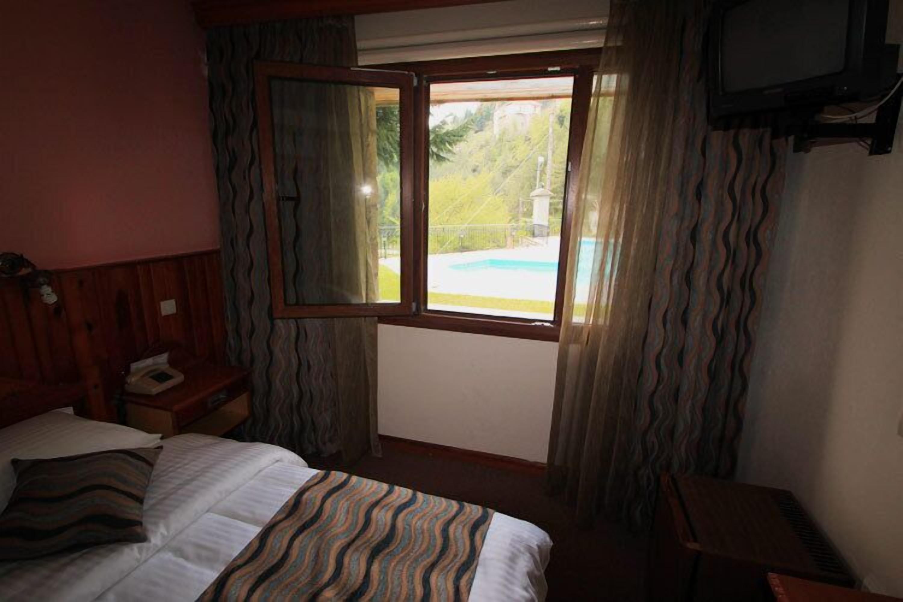 in-room safe, rollaway beds, free wifi