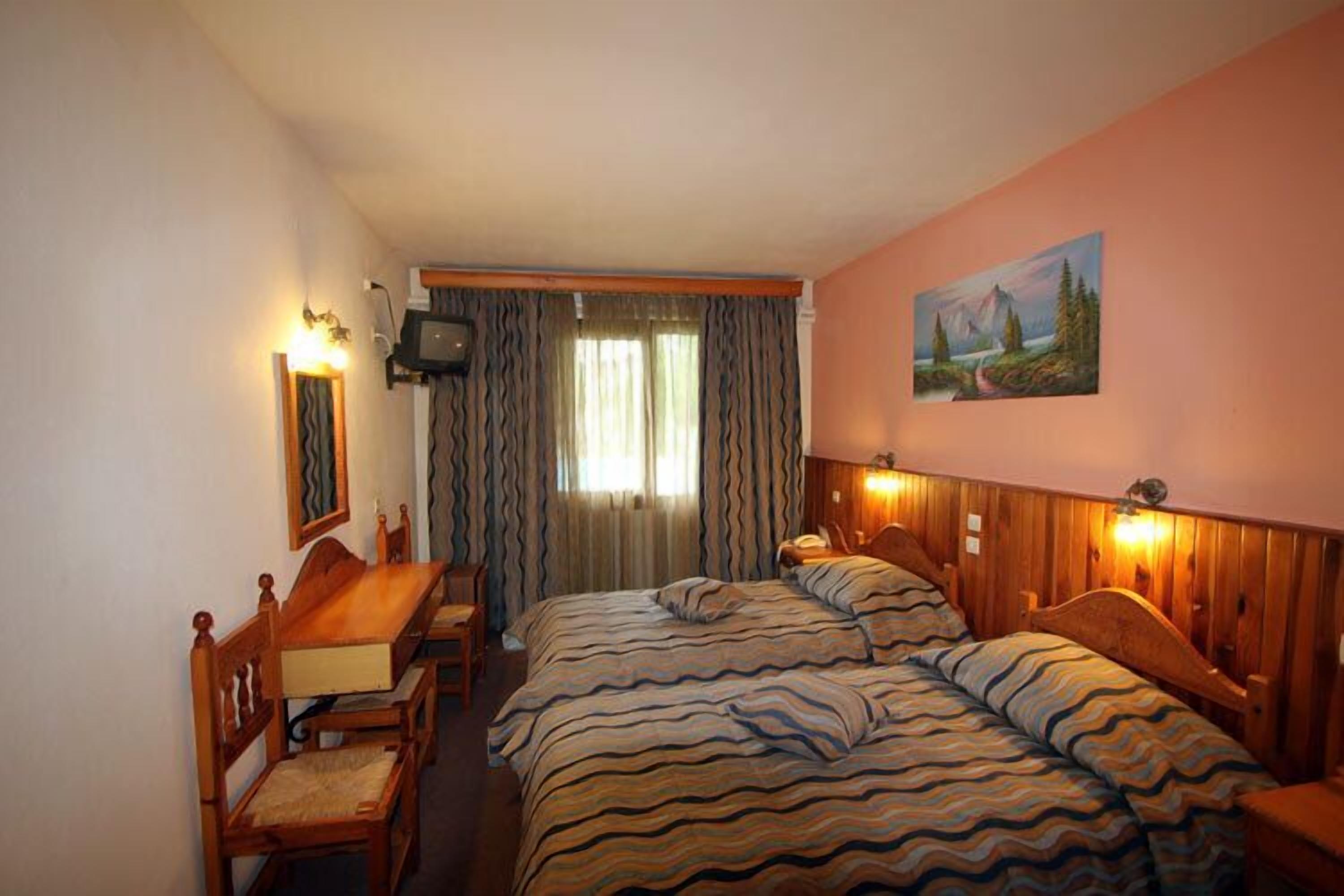 double room, jetted tub (for 2) | in-room safe, rollaway beds, free wifi