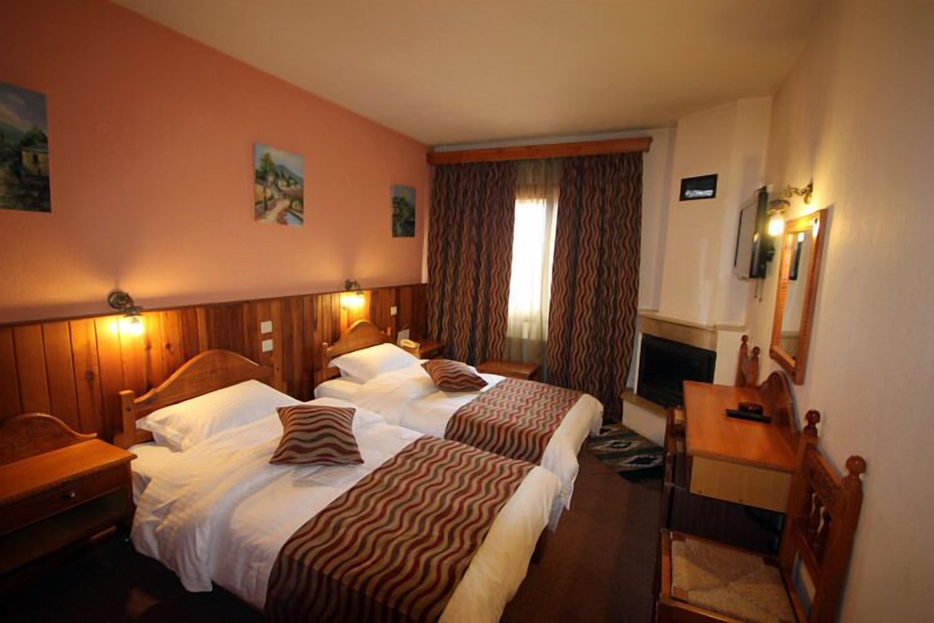 double room, jetted tub (for 2) | in-room safe, rollaway beds, free wifi