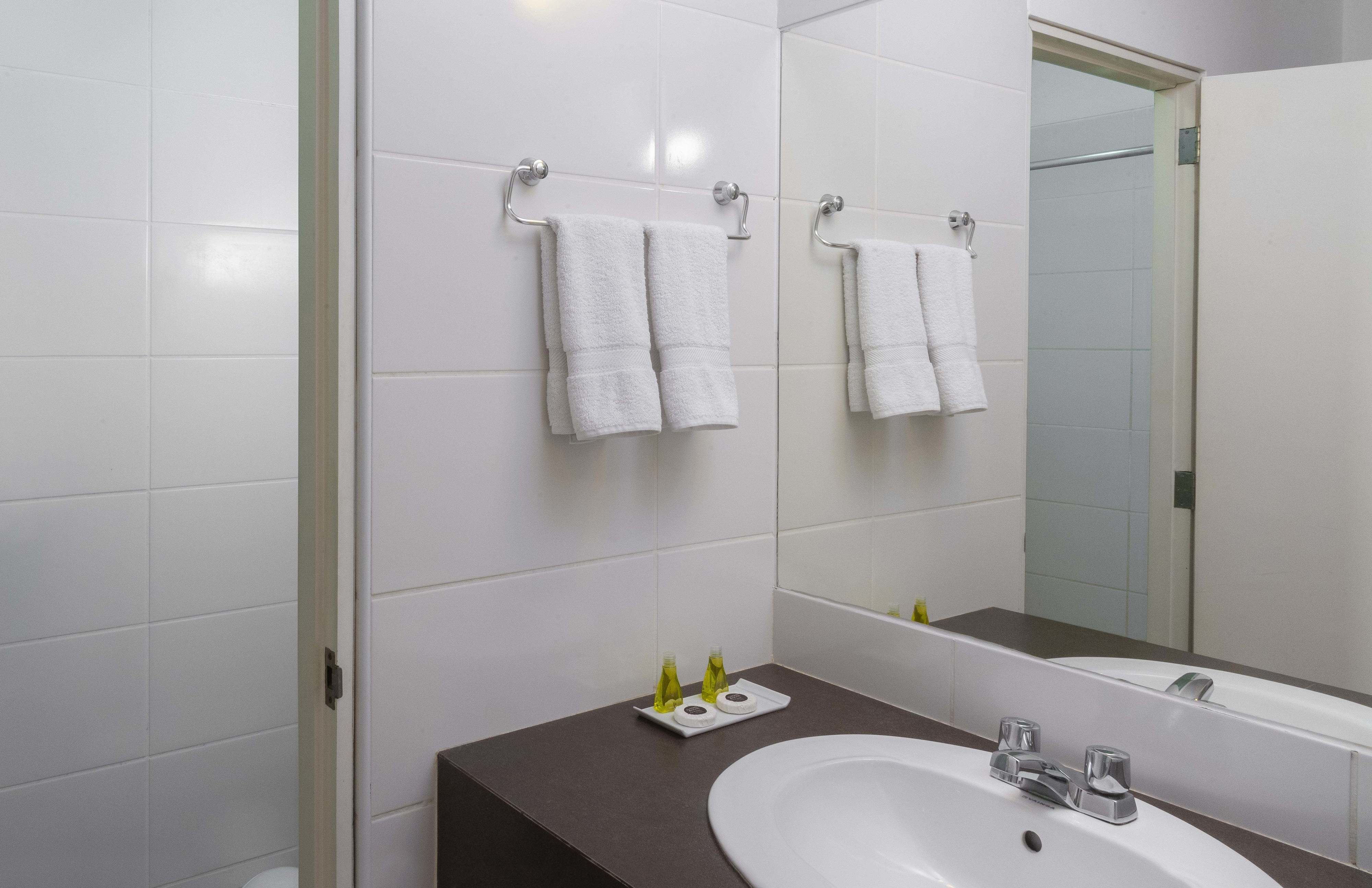 twin room | bathroom sink