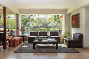 Sala de estar en el lobby