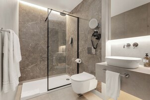Combined shower/tub, hair dryer, towels, soap