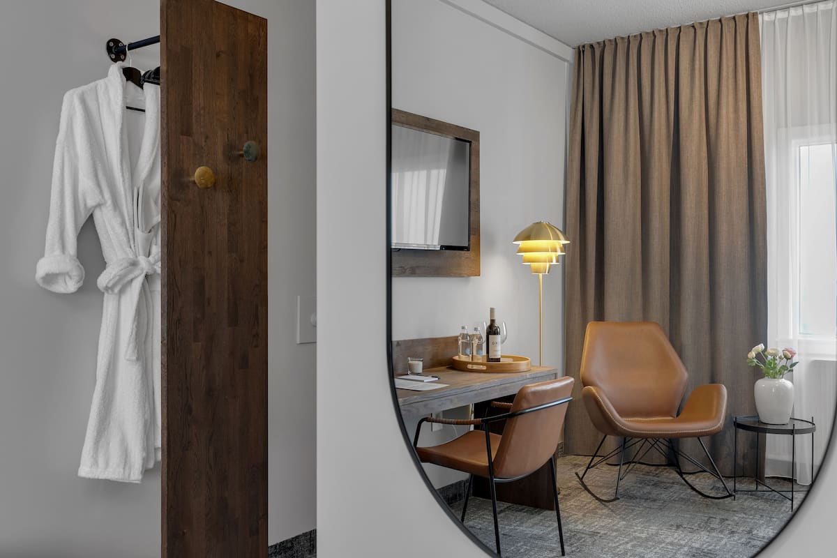 deluxe double room | 1 bedroom, desk, laptop workspace, blackout curtains