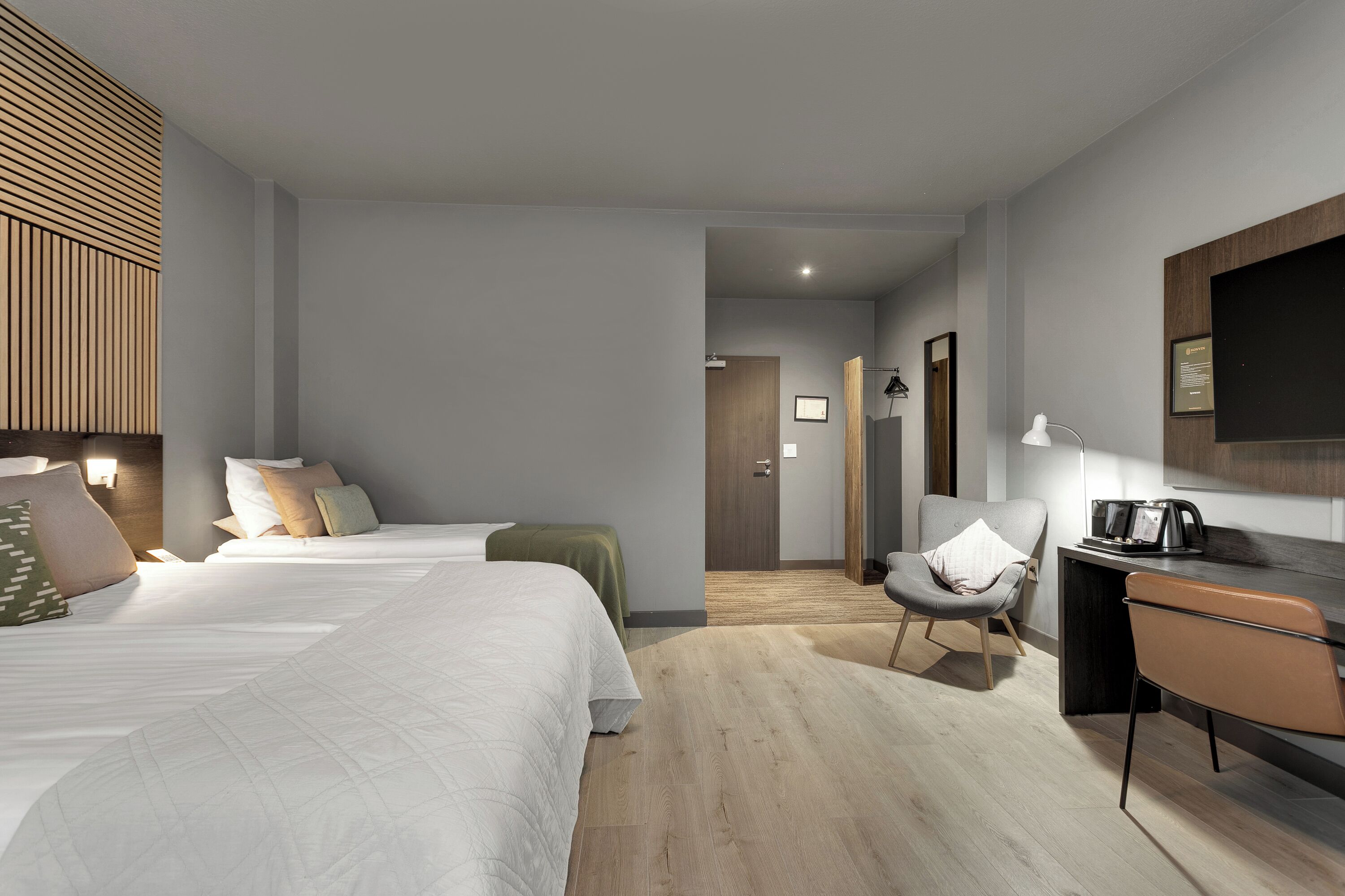 Quadruple Room | Desk, laptop workspace, blackout drapes, soundproofing