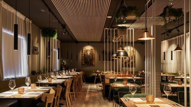 A restaurant with wooden tables, green upholstered chairs, pendant lighting, and a large painting on the wall. - Konvin Hotel by Reykjavik Keflavik Airport (Reykjanesbær)