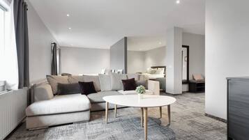 Family Room (6 People) | Living area | Flat-screen TV