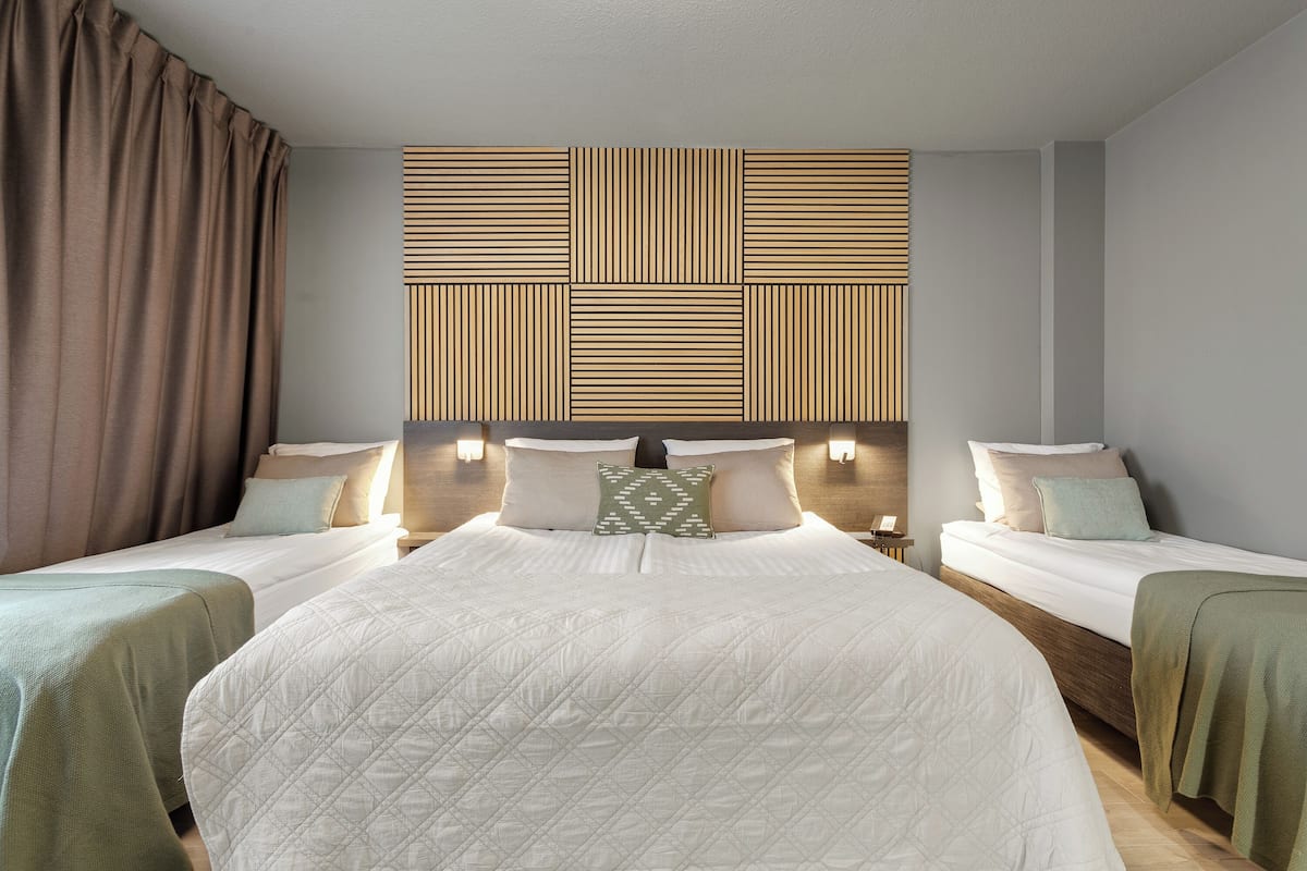 Quadruple Room | Desk, laptop workspace, blackout curtains, soundproofing