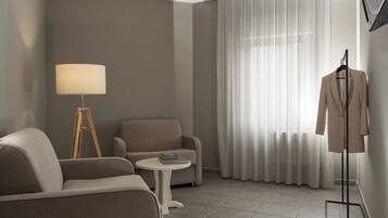 Family Room | Down comforters, minibar, desk, cribs/infant beds