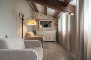 Suite | Dundyner, minibar, skrivebord og barnesenger