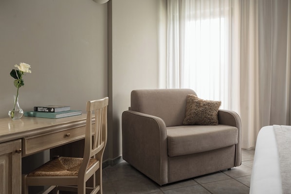 Familienzimmer, Bergblick | Minibar, Schreibtisch, Babybetten, kostenloses WLAN