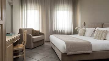 Daunenbettdecken, Minibar, Schreibtisch, Babybetten