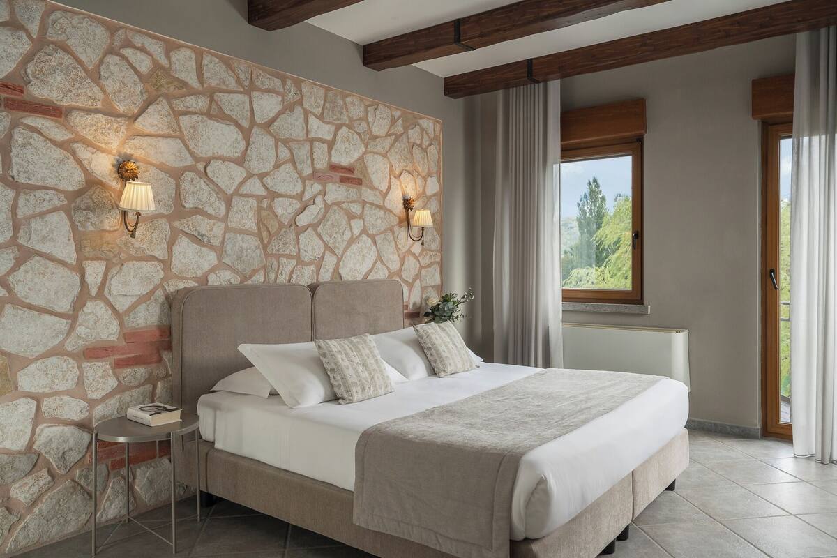 Suite | Down comforters, minibar, desk, cribs (surcharge)