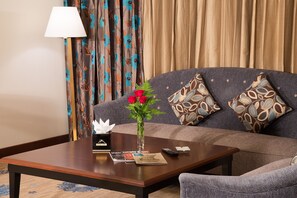 Sengetøy i egyptisk bomull, dundyner, Tempur-Pedic-senger og minibar