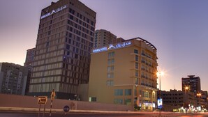 A hotel with a modern design, featuring multiple floors and a prominent sign. - Rayan Hotel Sharjah (Sharjah)
