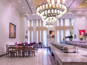 Petit déjeuner buffet (50.00 AED par personne)